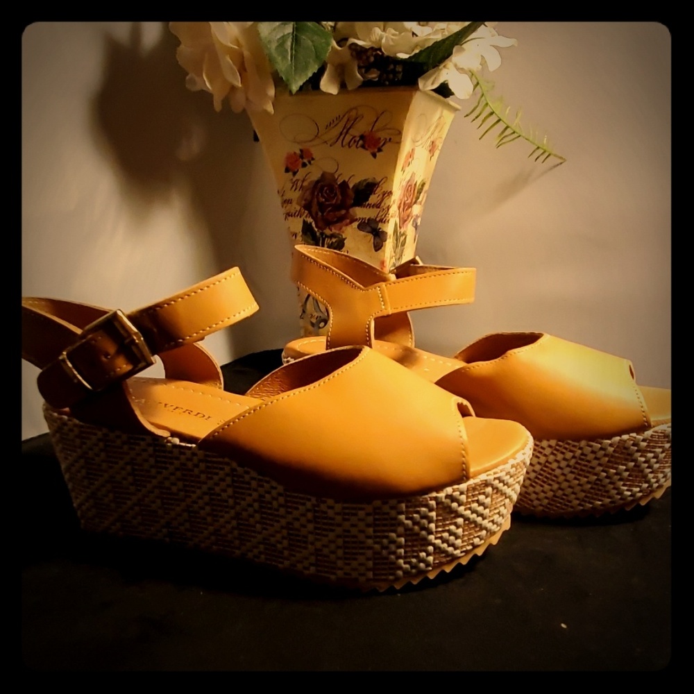 CASUAL WEDGE/ PLATFORM SHOES